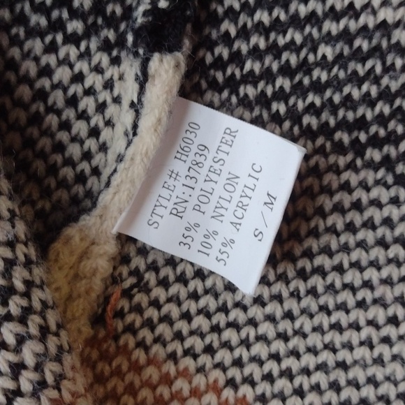 debut Fringed Knit Poncho with Geometric Pattern Size Small - Picture 9 of 10